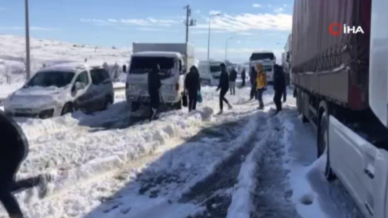 Son Dakika: Video Haber...Gaziantep - Kahramanmaraş karayolu ulaşıma kapandı...Binlerce Araç Kurtarılmayı Bekliyor