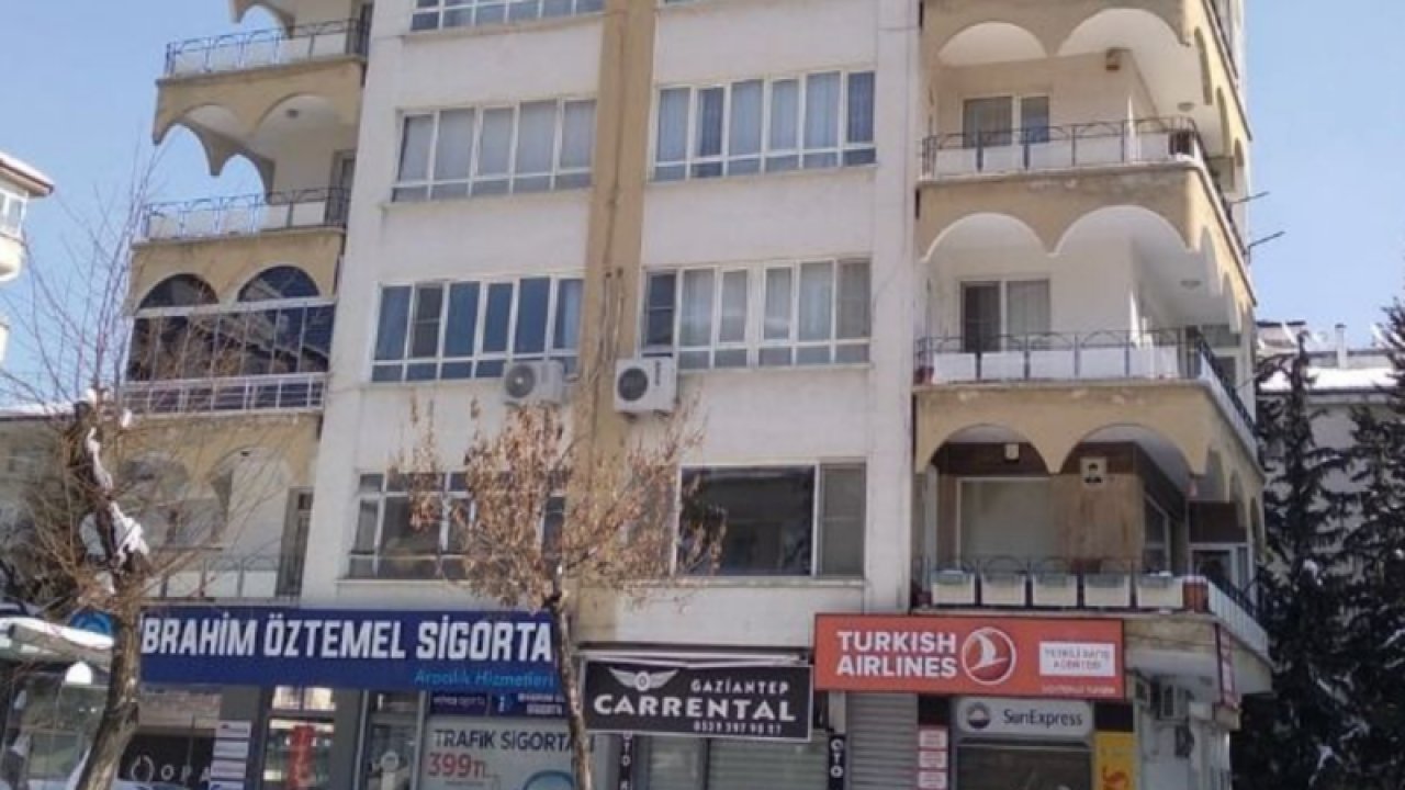 Son Dakika: Gaziantep'te Bu apartmanda 24 Saattir Elektrik yok! Apartman sakinleri feryat etti Eksi 12 Derecede yaşam Mücadelesi veriyoruz