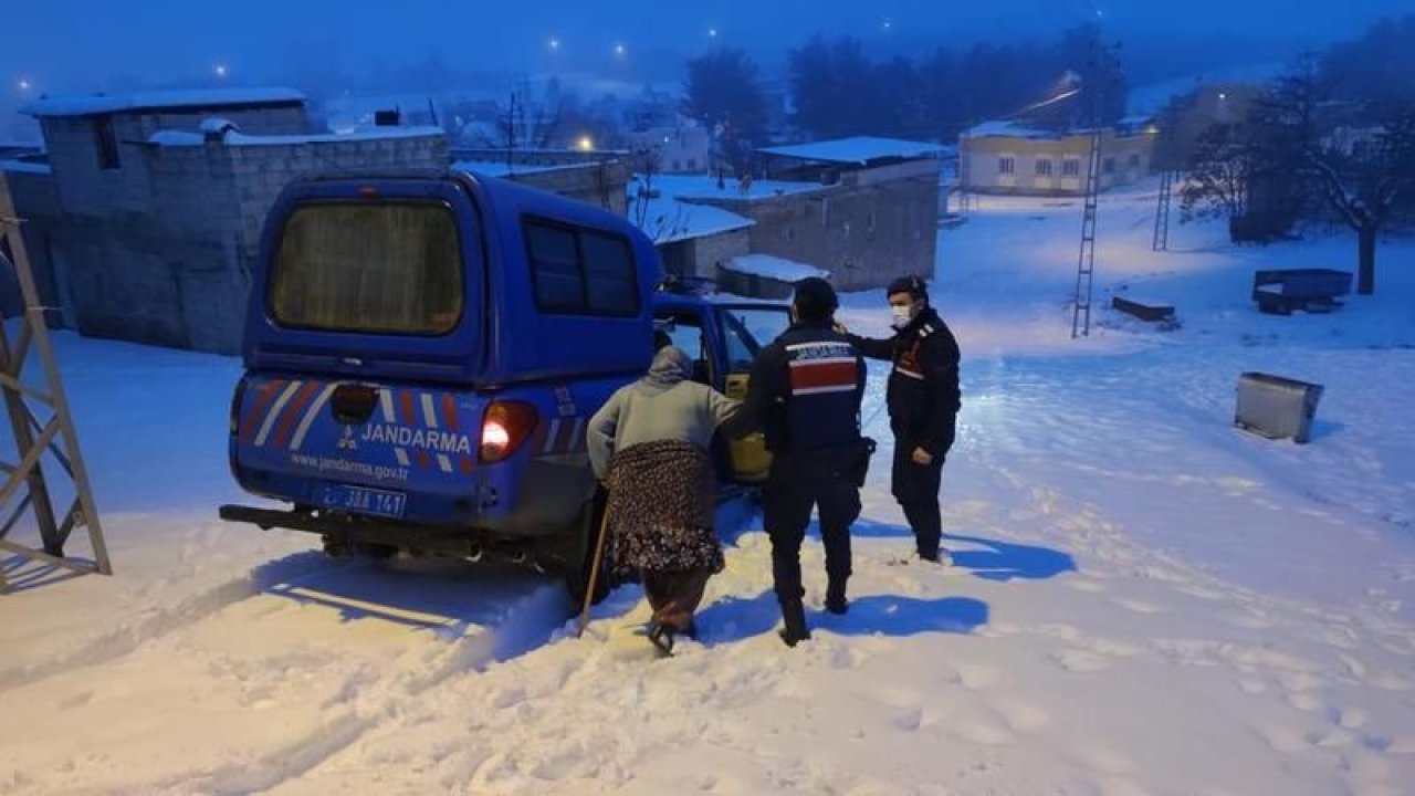 Kardan dolayı oğlunu göremeyen teyzenin özlemini jandarma giderdi