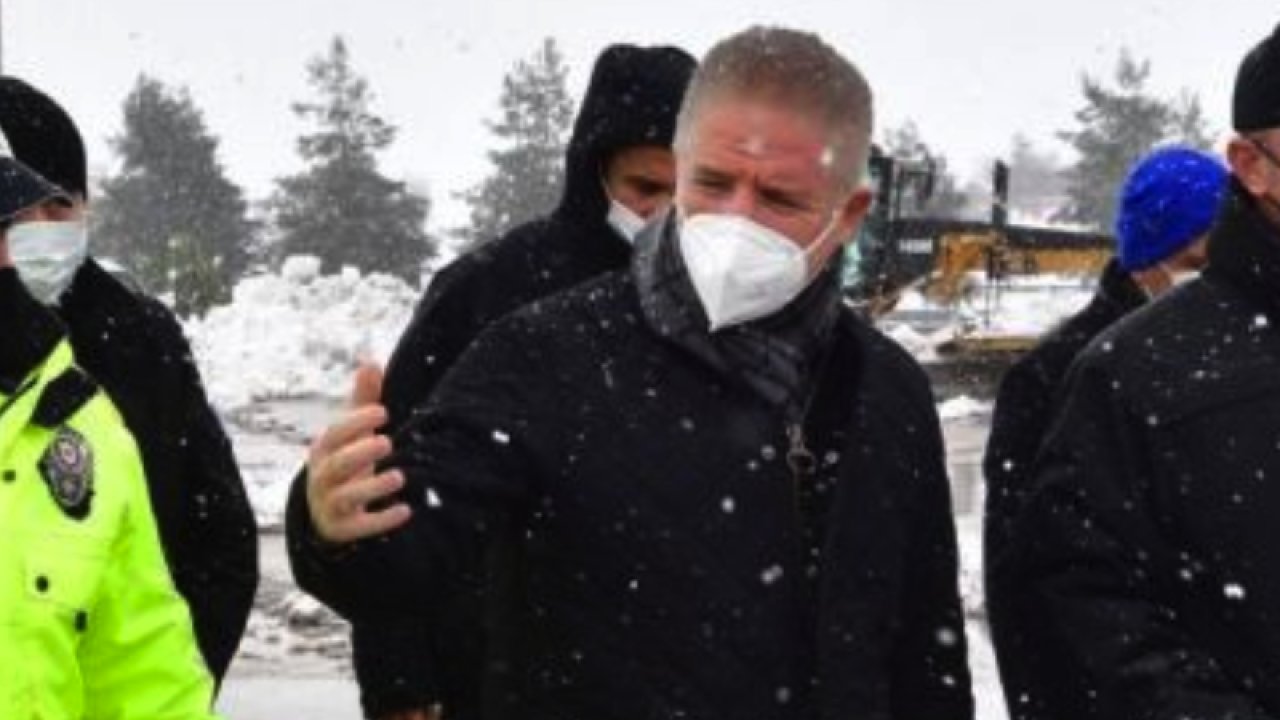 Son Dakika: Vali Davut Gül:  Gaziantep İli Ve İlçelerindeki Yollardaki Son Durumu Açıkladı! Uçak Seferleri Yapılıyor mu?