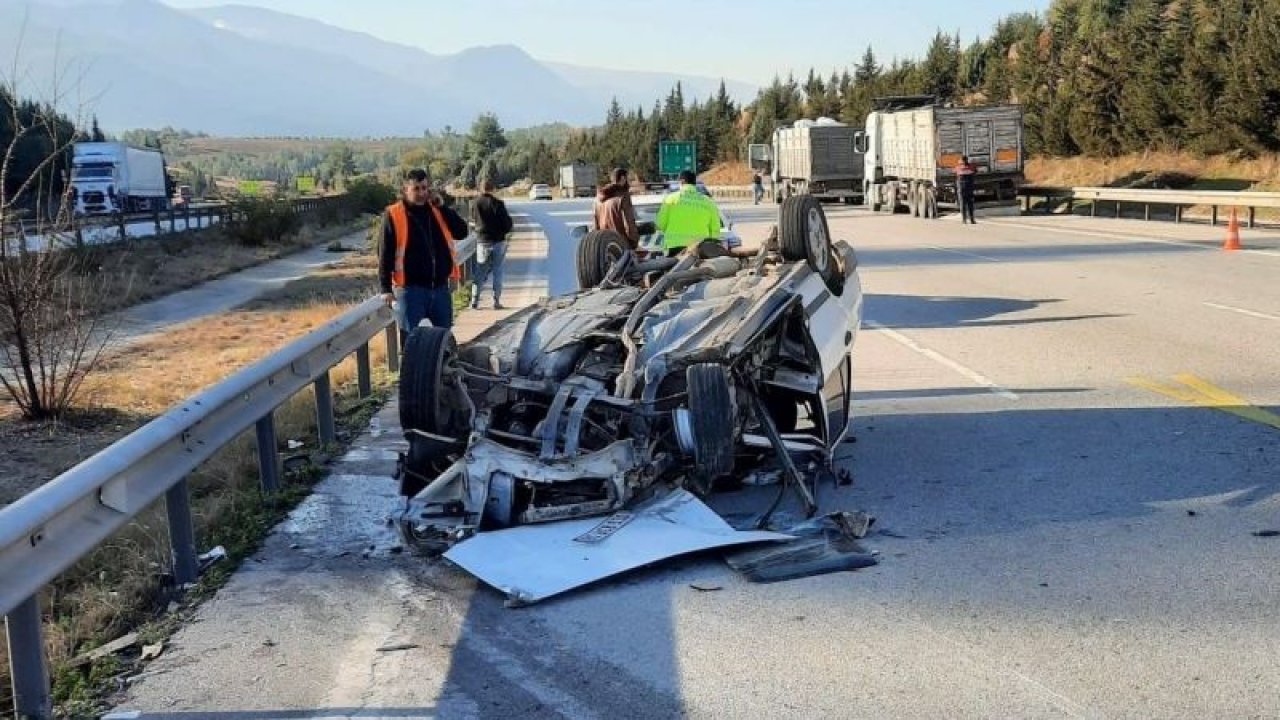 Video Haber....Gaziantep otoyolunda seyir halindeki tıra arkadan çarpan otomobil takla attı