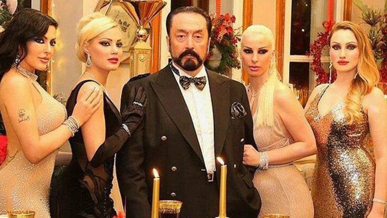 Foto Haber...Adnan Oktar'ın kedicikleri ve aslanı İngiliz basınına konuştu!