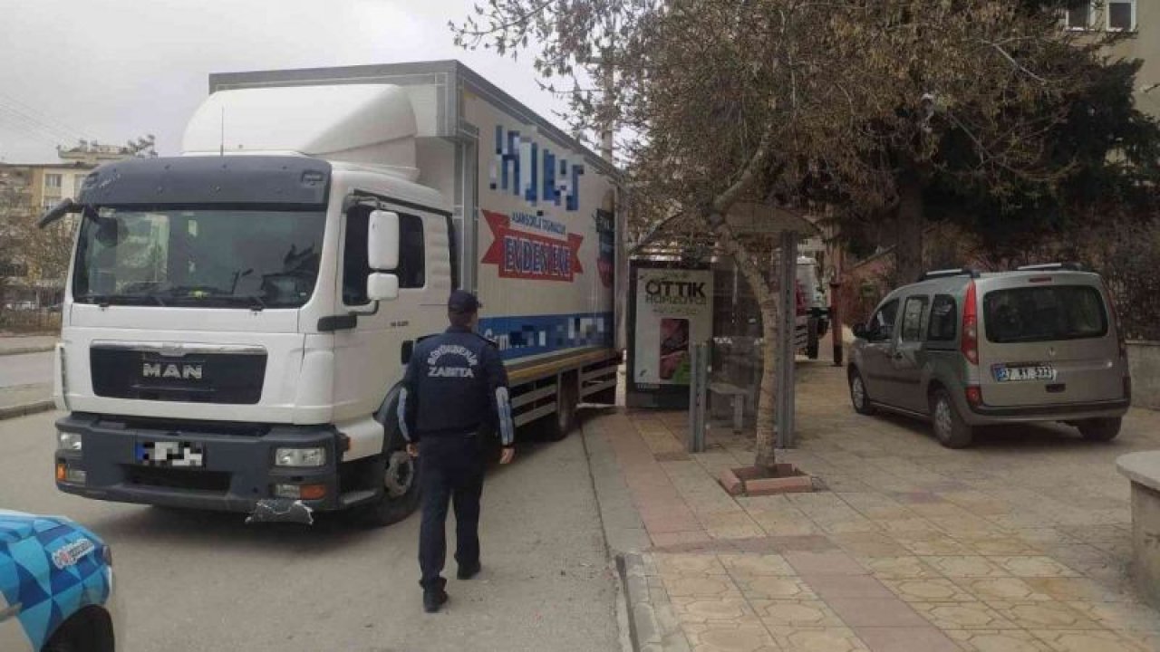 Gaziantep'in Çilesi Haline Gelen Kaldırımlara Park Eden Araçlara Sonunda Ceza Yağıyor...