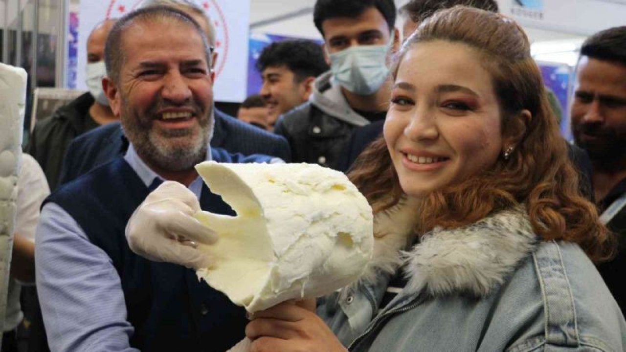 Gaziantep'te üniversiteli öğrencilere dondurma şov...Video Haber