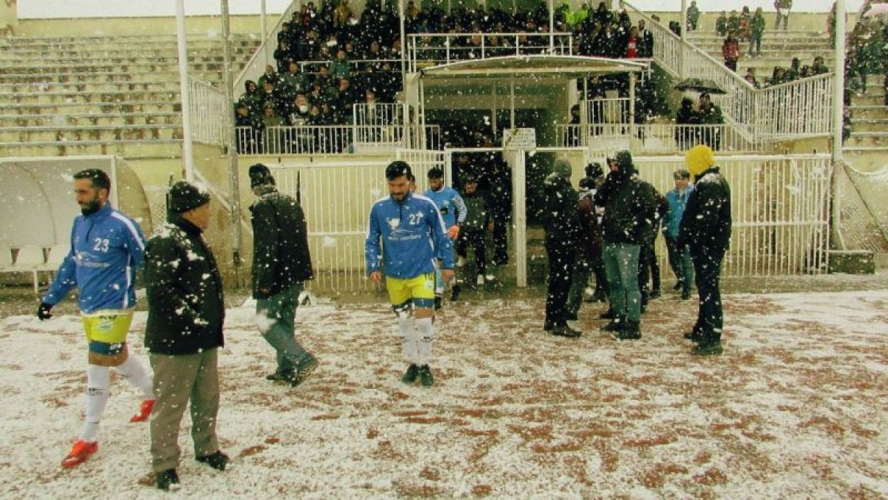 İslahiye Belediye Gençlikspor-Yavuzelispor maçı kar yağışı nedeniyle ertelendi