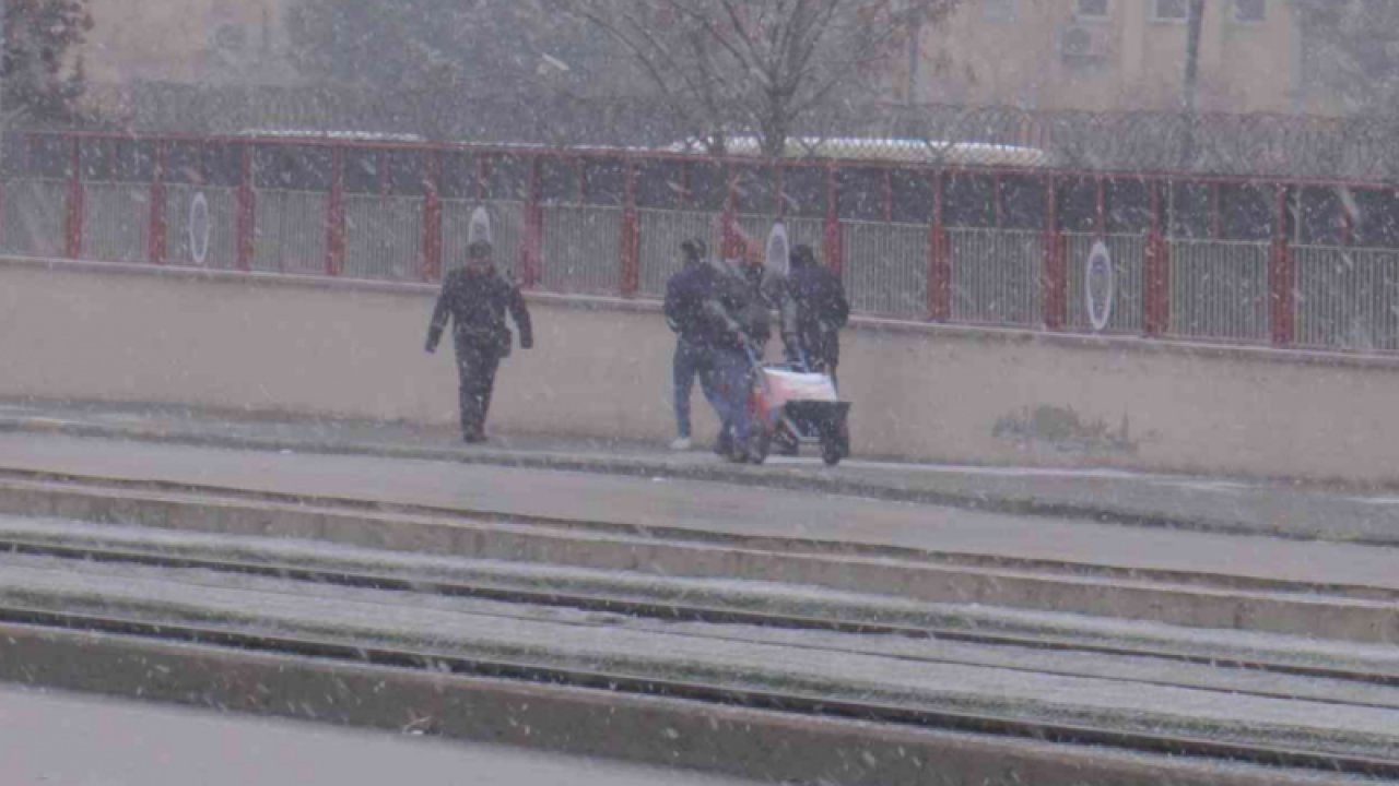 Gaziantep'te Kar Yağışı Başladı...