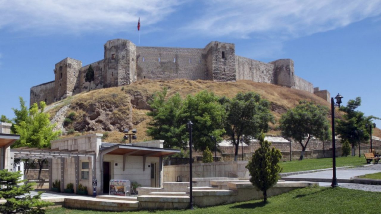 Gaziantep'te gezilecek yerler nerelerdir ve hangi yemekleri meşhurdur?