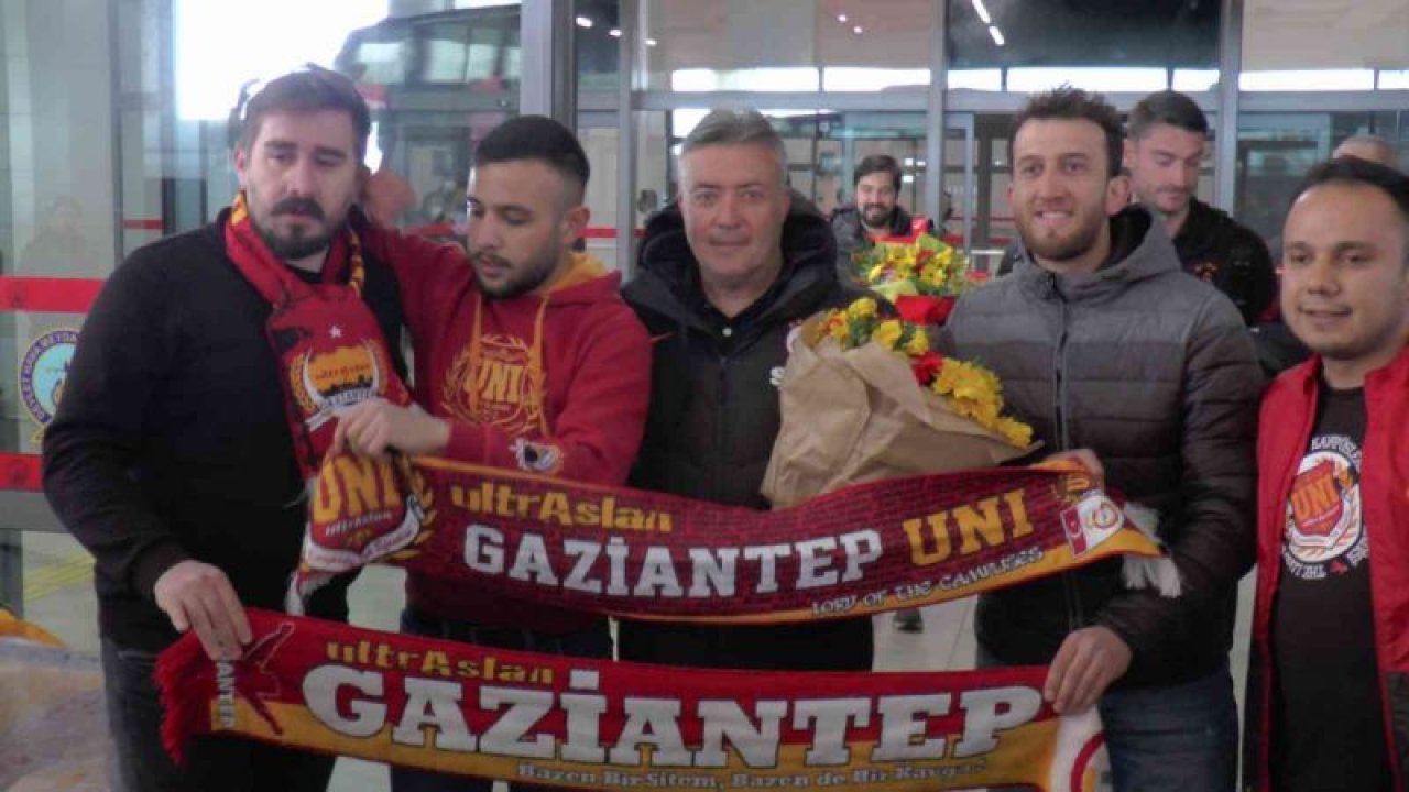 Gaziantep'te Galatasaray Kafilesine Yoğun İlgi... Galatasaray kafilesi Gaziantep’te...Video Haber