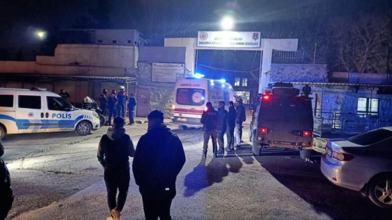 Son Dakika: Gaziantepli birçok mahkumun olduğu Şanlıurfa Cezaevinde İsyan Çıktı. Mahkumlar Yangın Çıkarttı.bölgeye çok sayıda ekip sevk edildi