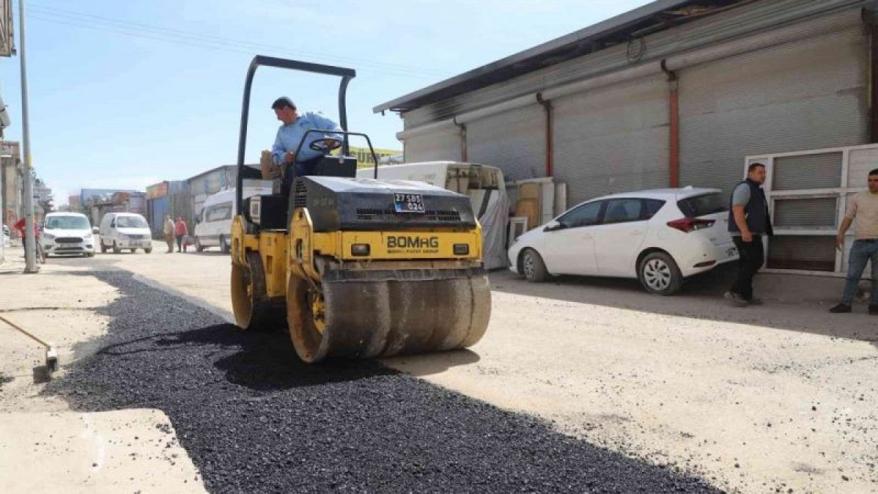 Gaziantep KÜSGET Sanayi Sitesinin harap olmuş yolları asfaltlanıyor...Şehitkamil’de yoğun asfalt mesaisi...