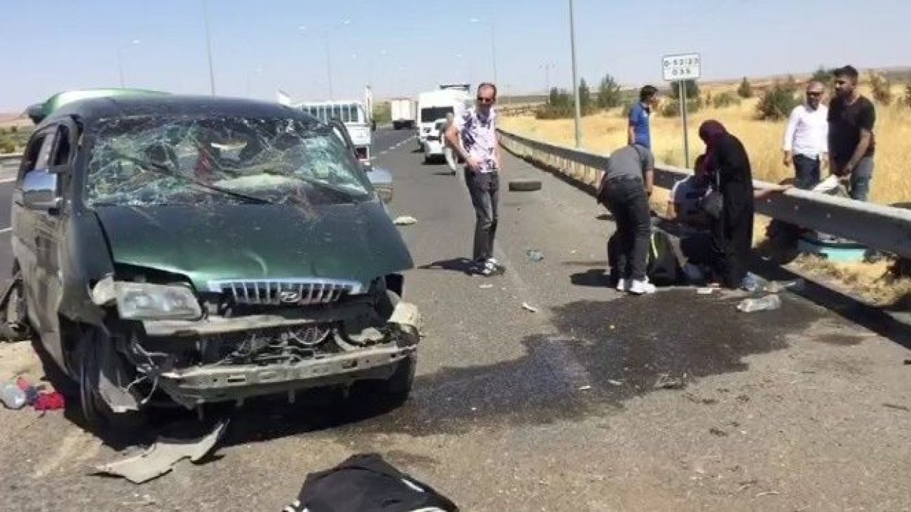 Mültecileri taşıyan minibüs devrildi: 10 yaralı