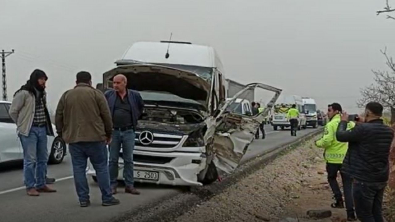 Gaziantep'te Faciadan Dönüldü! Öğrenci servisi ile tır çarpıştı