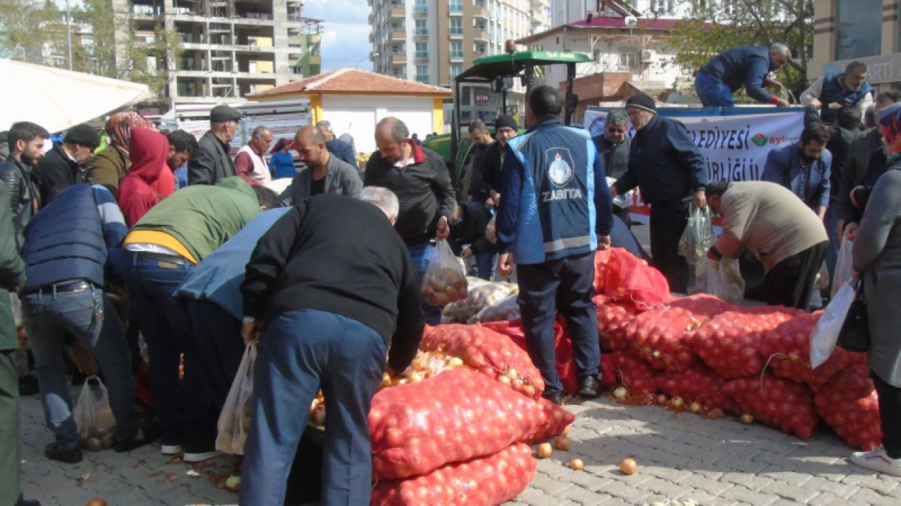 Burada soğan'ın kilosu 3 TL...Patates 5 TL. Belediye pazara tezgah açtı