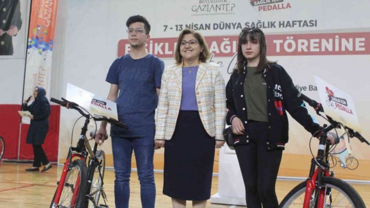 “Sağlık İçin Pedalla” sloganıyla gençlere 500 bisiklet dağıtıldı