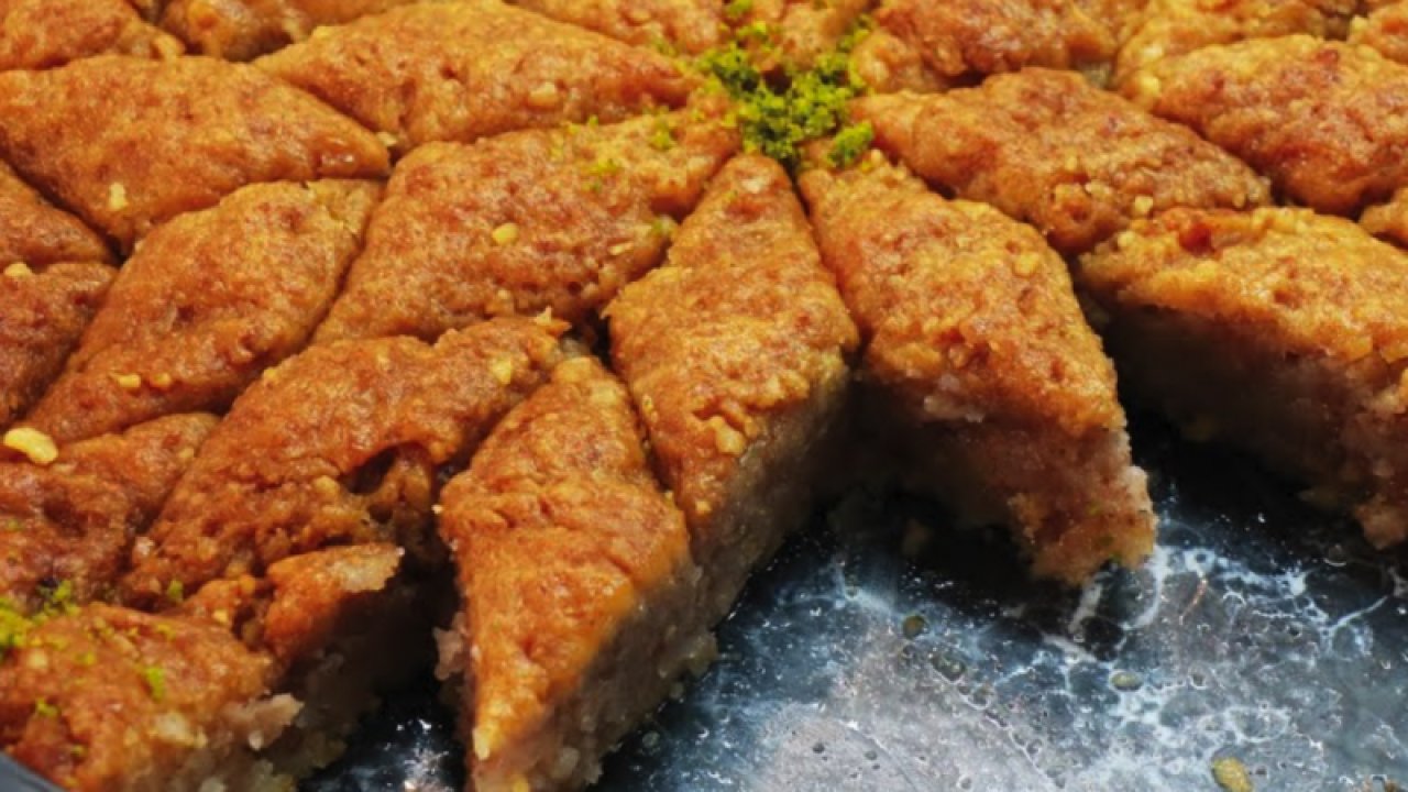 Antep Baklavasını Yiyemiyoruz! İşte baklava yemenin en kolay tarifi! Bu Tatlı Kendini Antep Baklavası Sanıyor! İşte Lezzetine Doyum Olmayan Yalancı Baklava Tarifi