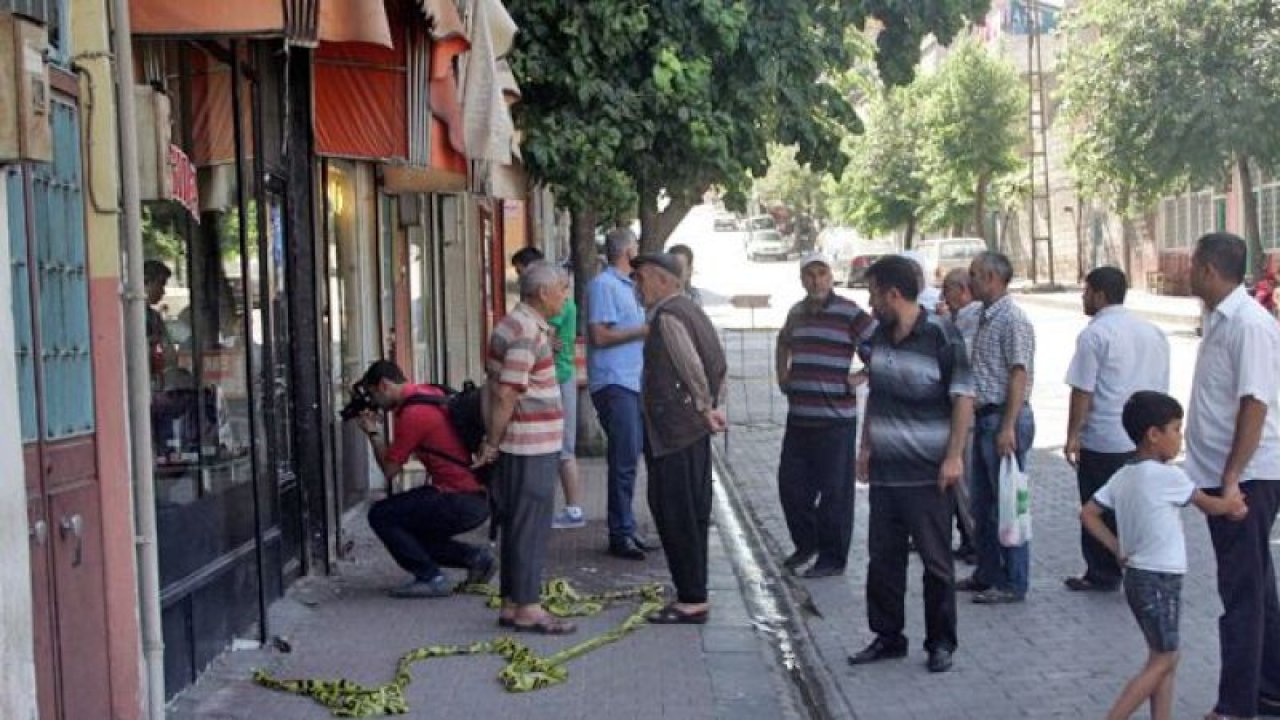 Gaziantepli Artık Yol, SU, Elektrik İstemiyor! Gaziantep'te Mahallelerden Uyuşturucu İsyanı! Gaziantep Serinevler Mahallesi’nde ikamet eden vatandaşlar, madde bağımlıları ve hırsızların neden olduğu sıkıntılardan dertli