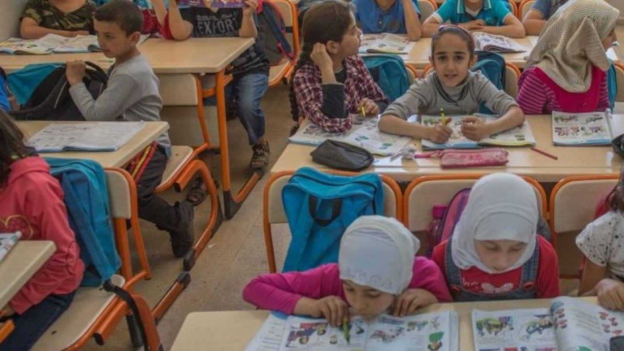 Gaziantep'te okullarda Çocuk Suriyeli Öğrenci Sayısı, Çocuk Türk Öğrenci Sayısını Geçti! Gaziantep eğitiminde tehlike çanları! Gaziantep'te Çocukların Suriyeli Sığımacılar ile birlikte eğitim almasını ister misiniz