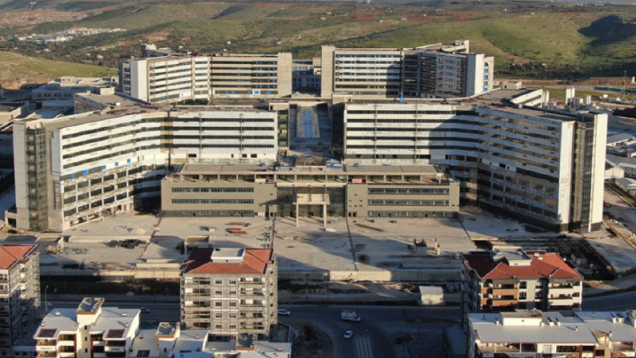 Gaziantep Şehir Hastanesi Yine Olmadı! Nisan Ayı'nda Başlanacak Denmişti Yine Tek Çivi Çakılmadı!