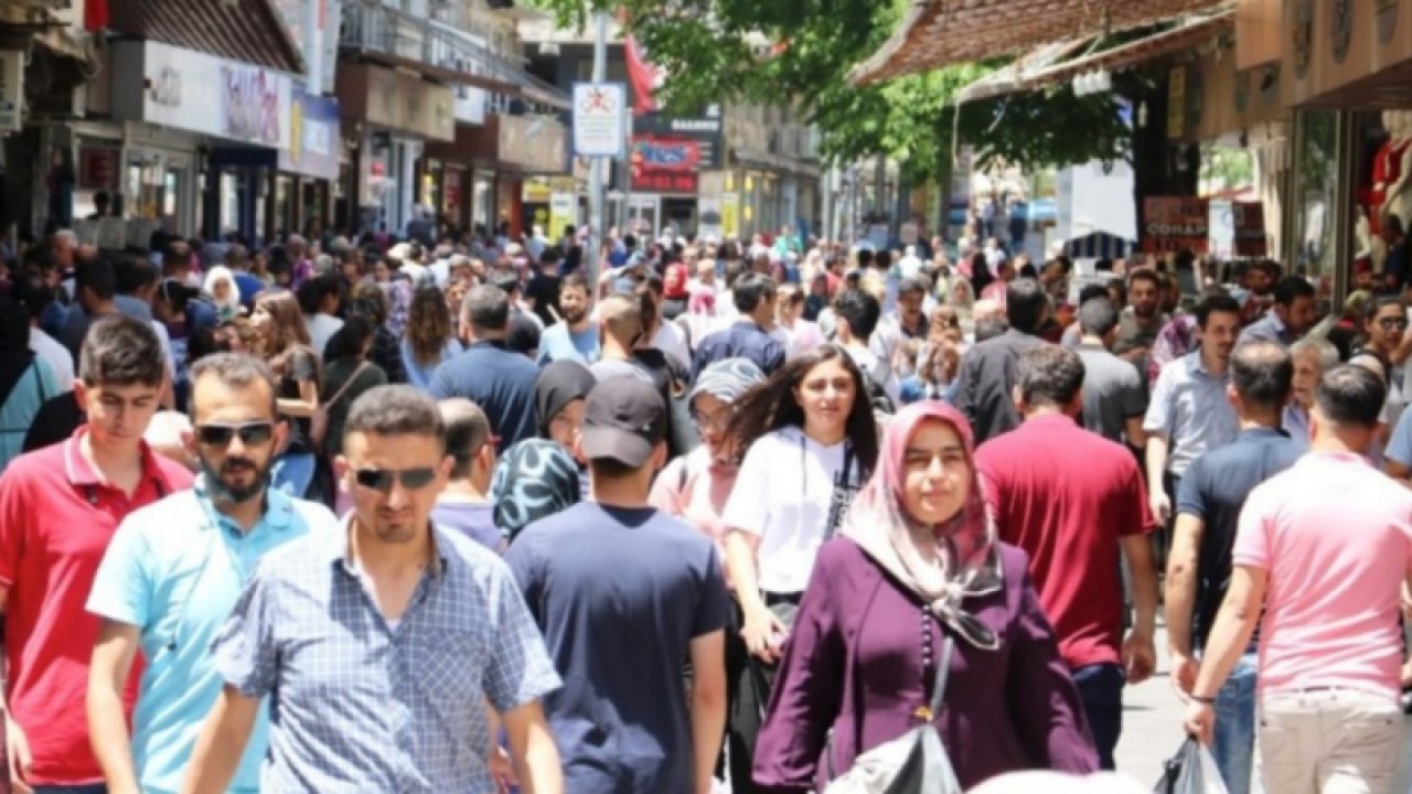 Gaziantepli Esnaf Bayram'dan Umutluydu! Gaziantep’te çarşı ve pazarlarda bayram öncesi kuru kalabalık!