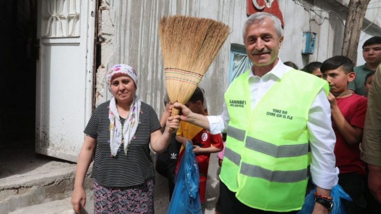 Şahinbey'de evinin önünü temiz tutana hijyen seti hediye