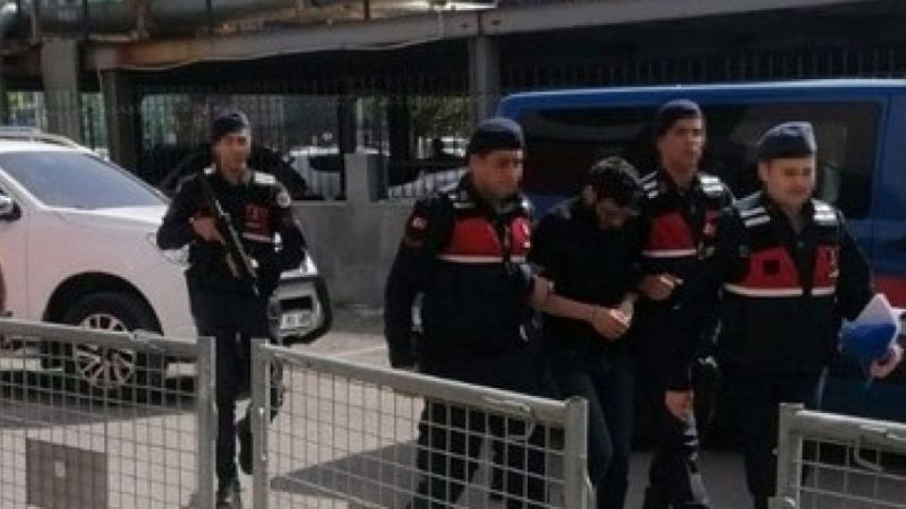 Gaziantep’te TSK’nın Pençe-Kilit Operasyonuna misilleme için eylem hazırlığında olan terör örgütü eş zamanlı PKK, FETÖ, MLKP, DHKP-C ve DEAŞ’a operasyon düzenledi.