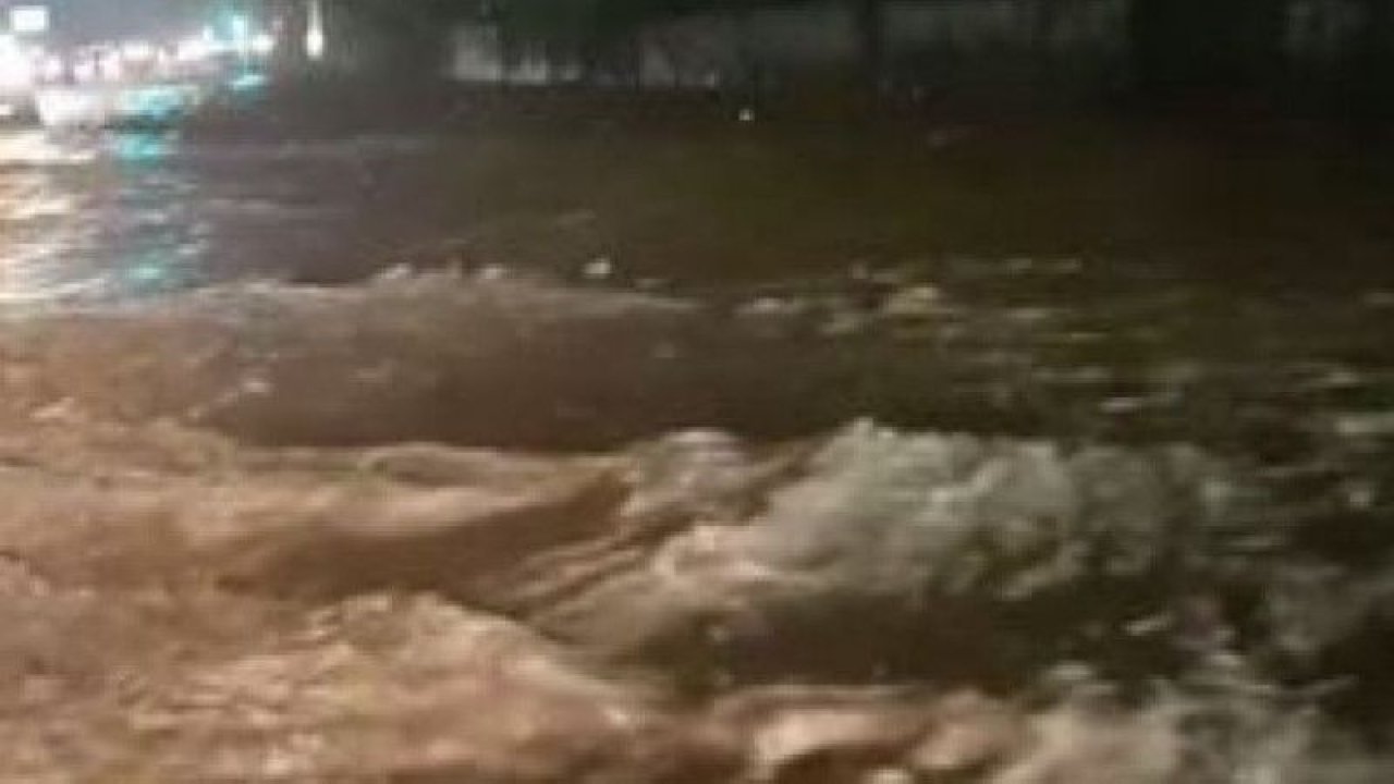 Gaziantep'i Sel Götürdü! Gaziantep’te sağanak yağış hayatı felç etti...Video Haber