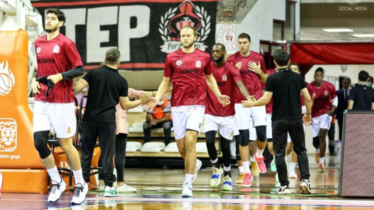 Gaziantep’in yüzünü basketçiler güldürüyor