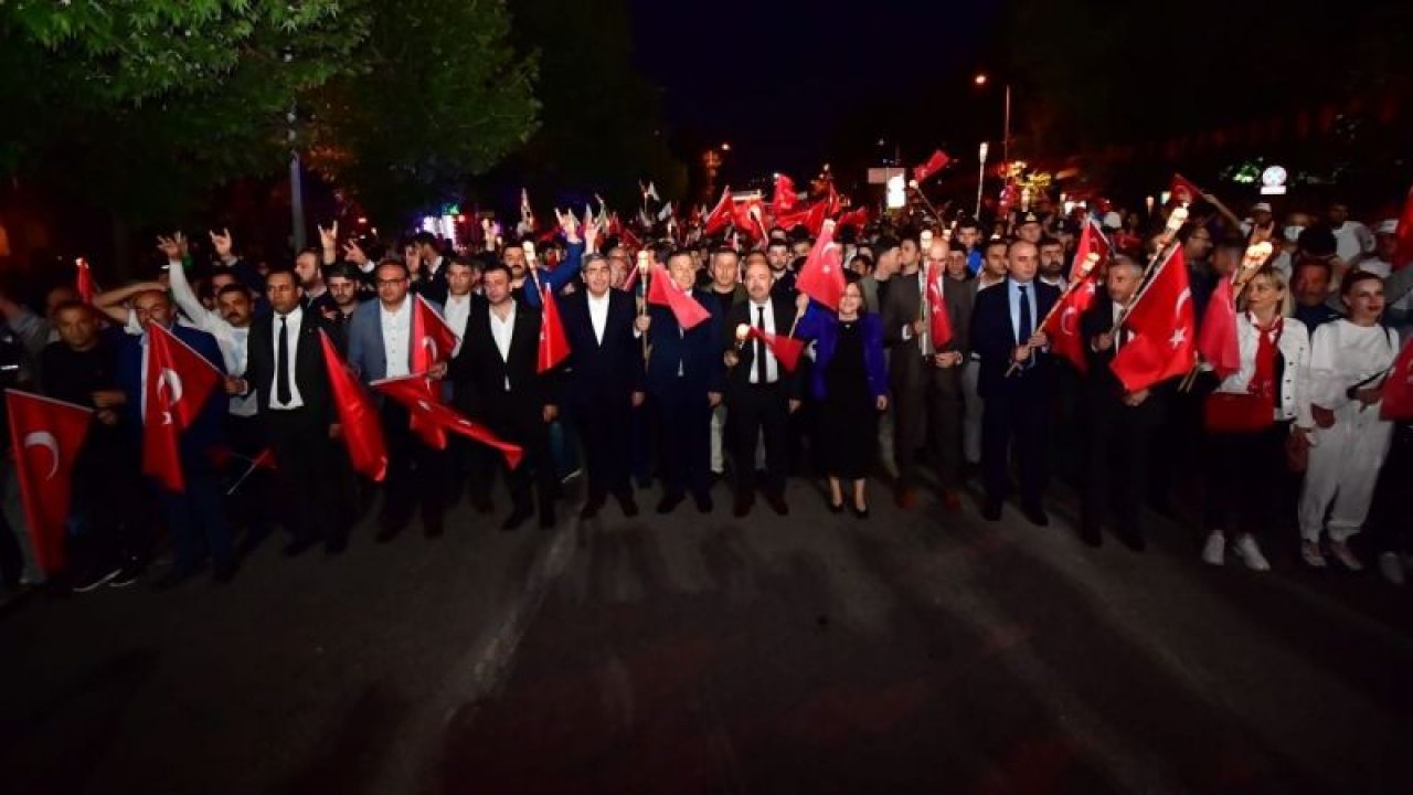 Gaziantep’te coşkulu 19 Mayıs Atatürk’ü Anma Gençlik ve Spor Bayramı kutlaması 'FENER ALAYI' yürüyüşü