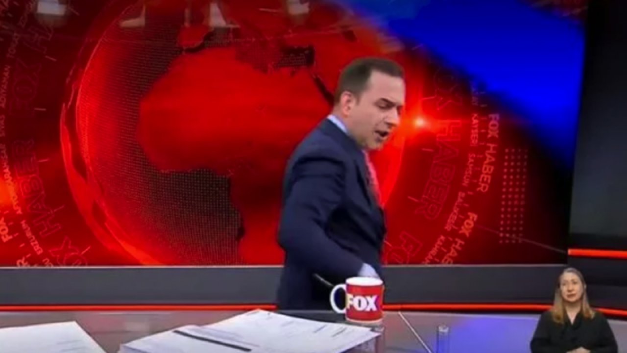 Fox TV Ana Haber sunucusu Selçuk Tepeli'nin TEPESİ ATTI! Sunduğu habere üzülüp ve sinirlenip bardağı fırlattı...TIKLA İZLE