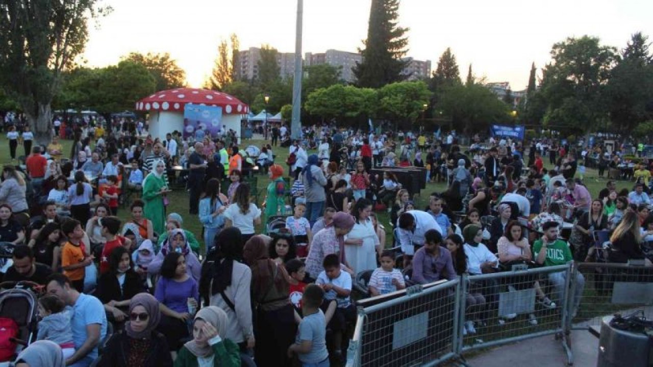 Sağlık-Sen Gaziantep Şubesi, sağlıkçılar için festival tadında bahar şenliği düzenledi. Sağlıkçılar pandeminin yorgunluğunu Oğuzhan Koç konseriyle attı