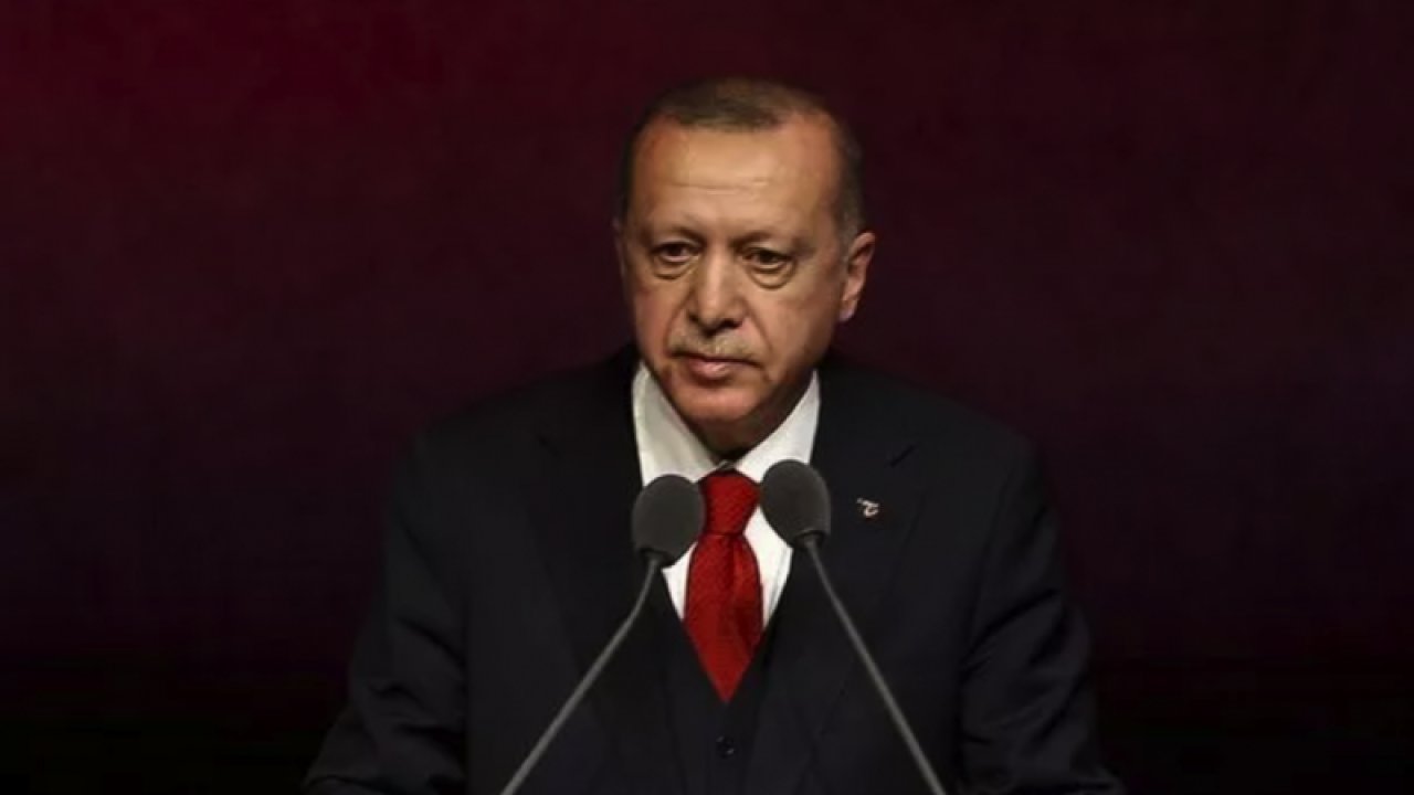 Cumhurbaşkanı Erdoğan Suriye'ye yeni operasyon sinyali verdi. "Bir gece ansızın onların da tepelerine ineriz, inmeye de mecburuz...1 milyon mültecinin dönüşü için bu operasyon belirleyici