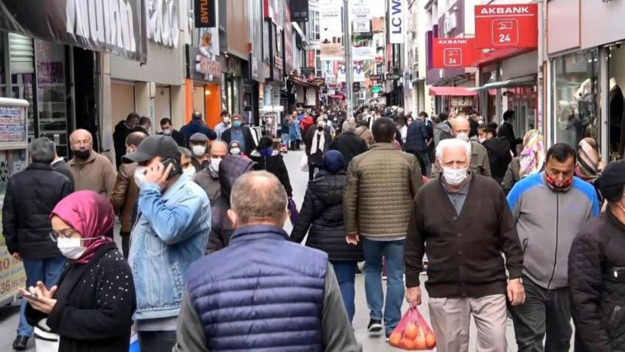 Video İzle...Sigara İçmek Yasaklandı!Vatandaşların İlginç Tepkileri