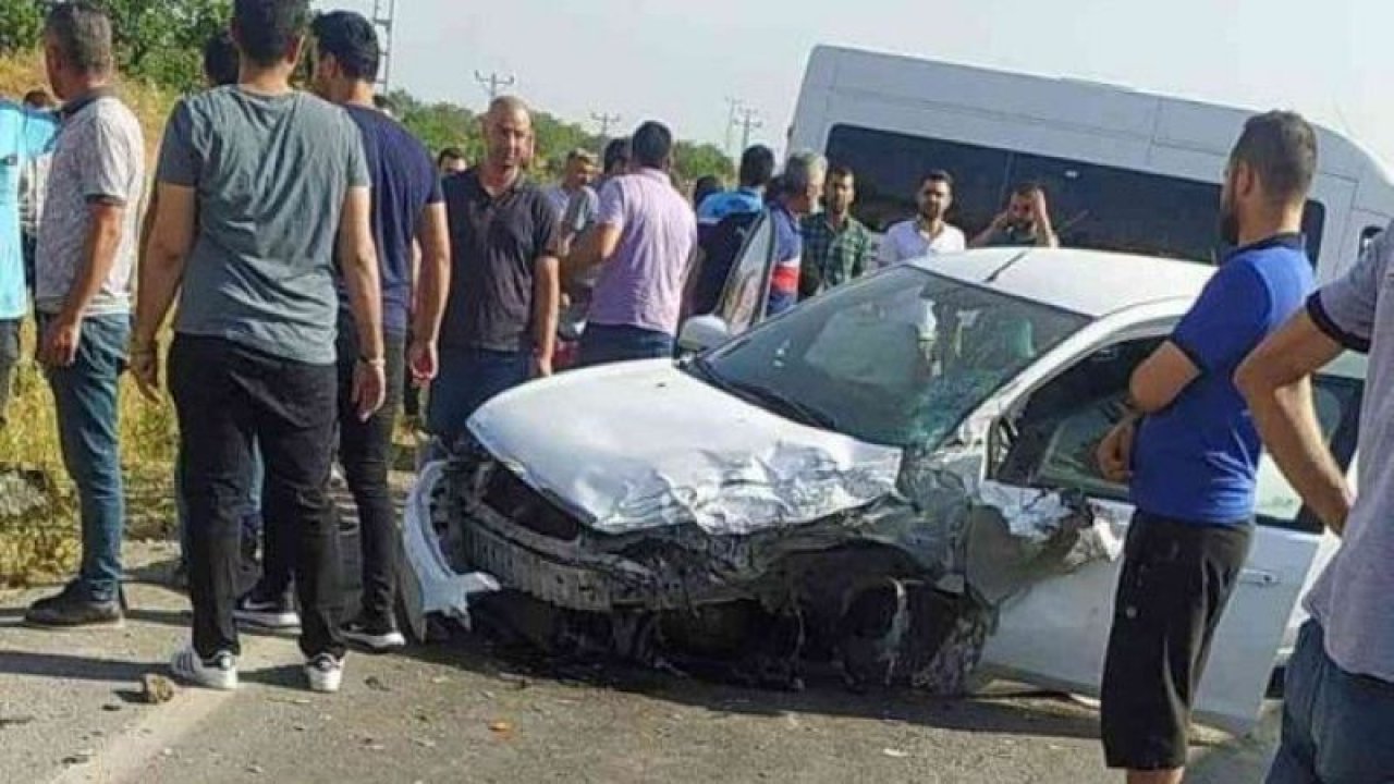 Gaziantep'te otomobil işçi servisiyle kafa kafaya çarpıştı: 9 yaralı