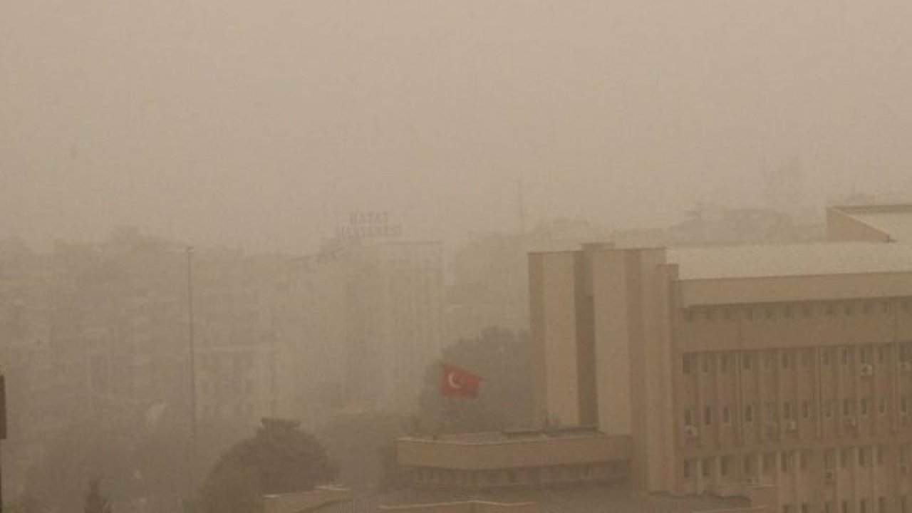 Gaziantep toz bulutuna gömüldü! Gaziantep'te DIŞARI ÇIKMAYIN! Gaziantep'e Toz Yağıyor!  Gaziantep Valiliği'nin Uyardığı Kum Fırtınası BAŞLADI! Gaziantep'te Göz Gözü Görmüyor