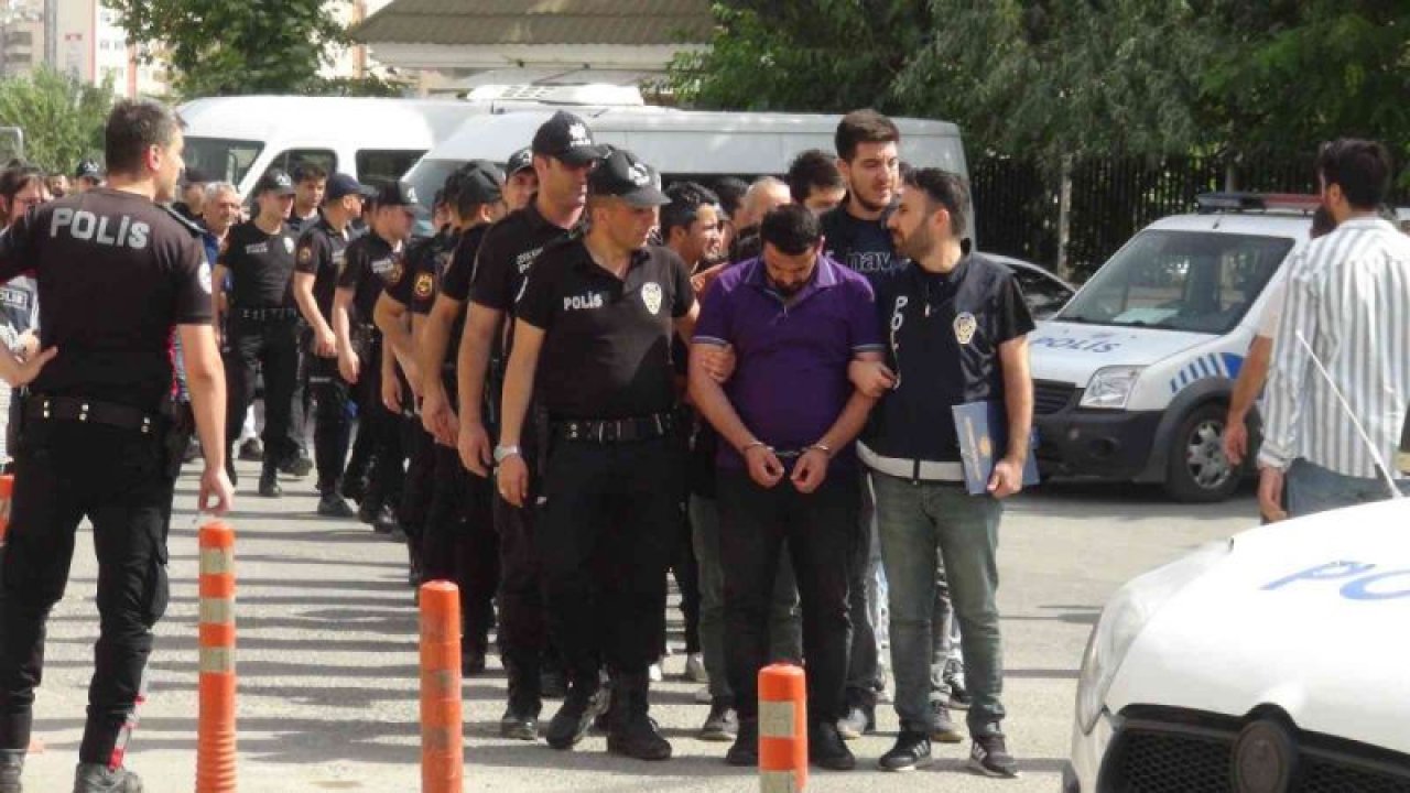 Gaziantep dahil 10 ilde telefon dolandırıcılığı operasyonunda gözaltına alınan 29 zanlı adliyeye çıkarıldı