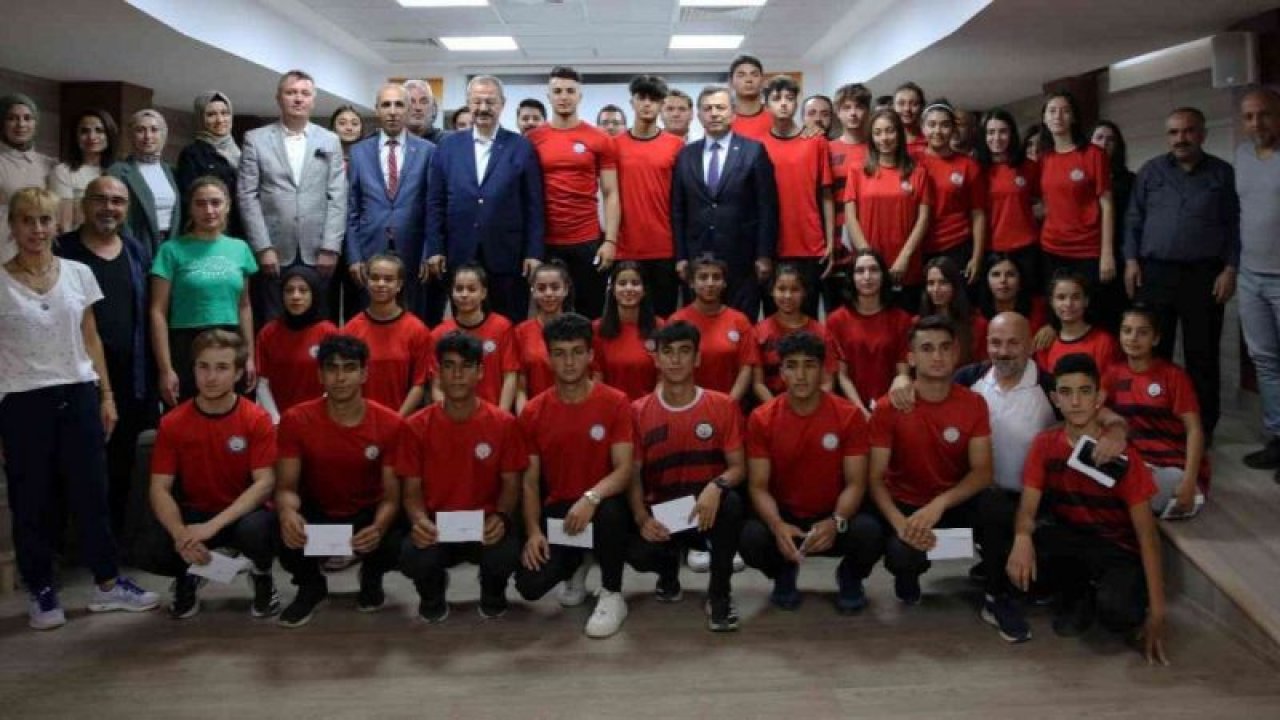 Adil Sani Konukoğlu Spor Lisesi'nde ödül töreni düzenlendi