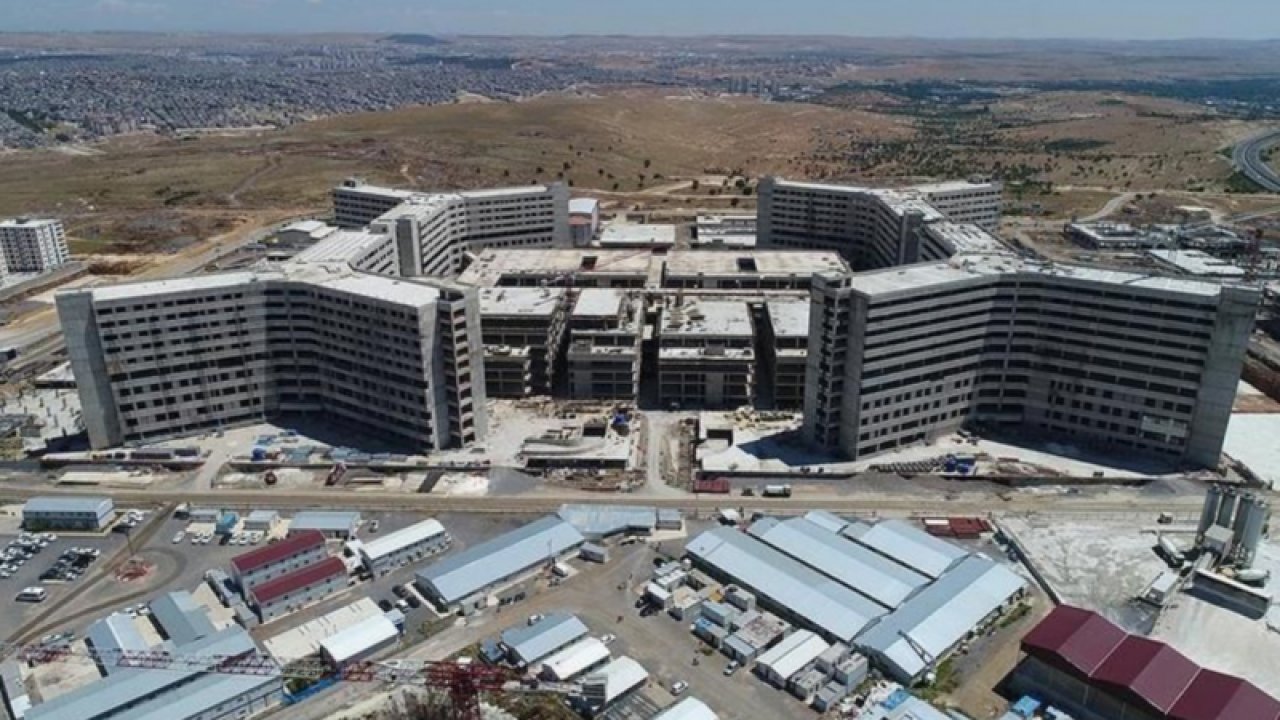 Gaziantep'te Şehir Hastanesi ve Birçok Kamu Yatırımı Durmuş Durumda! 25 Aralık Devlet Hastanesi’nin ek bina şantiyesi olduğu gibi durdu.