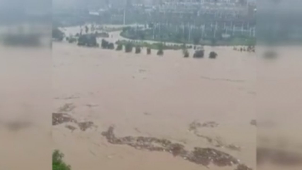 Çin’deki selde can kaybı 32’ye yükseldi