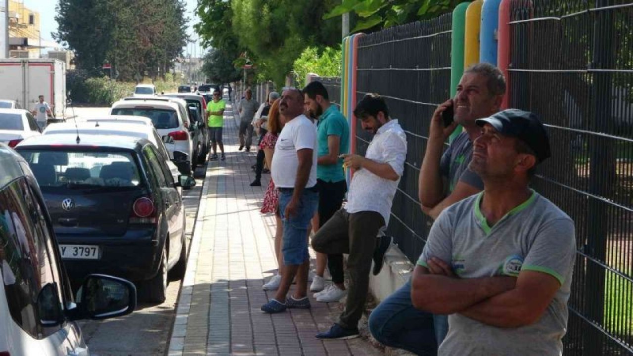 Hem intihara teşebbüs etti hem de tartıştı!  Yoldan Geçen GENCİN Eşine laf dedi! Sonra gençten özür diledi