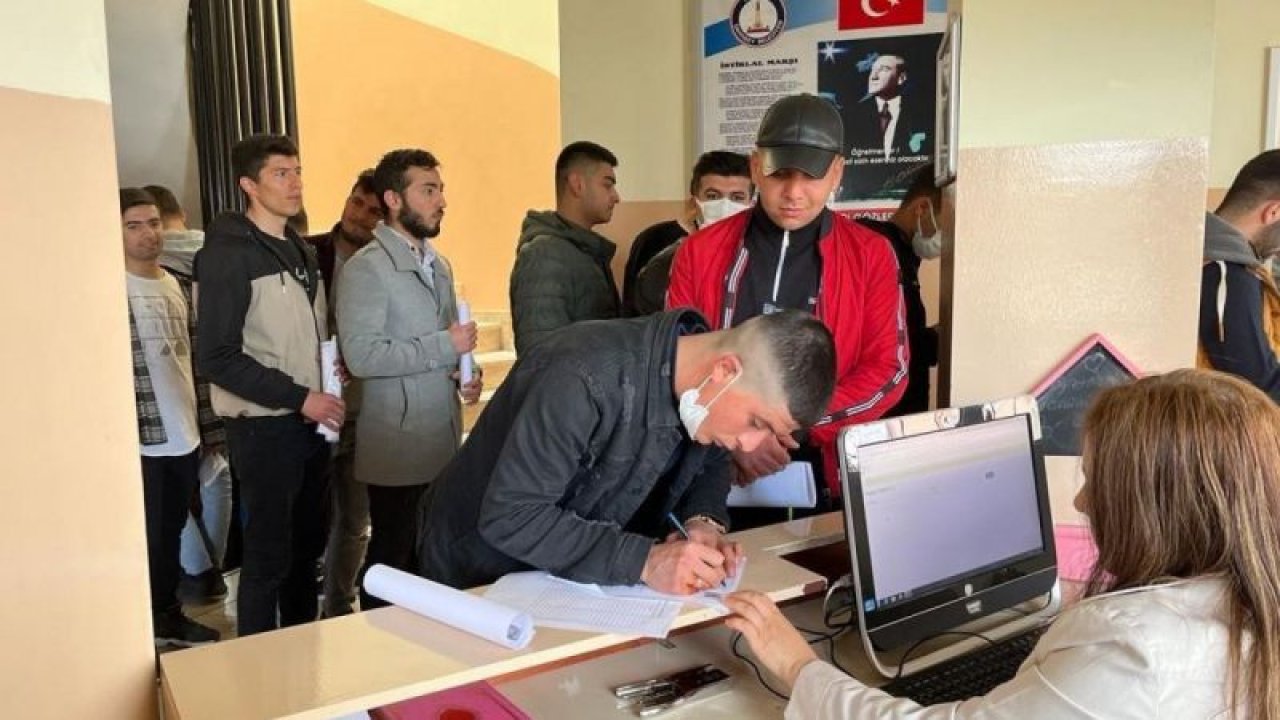 Gaziantep genelinde Mehmetçiğe 67 bin asker çantası hediye edildi.