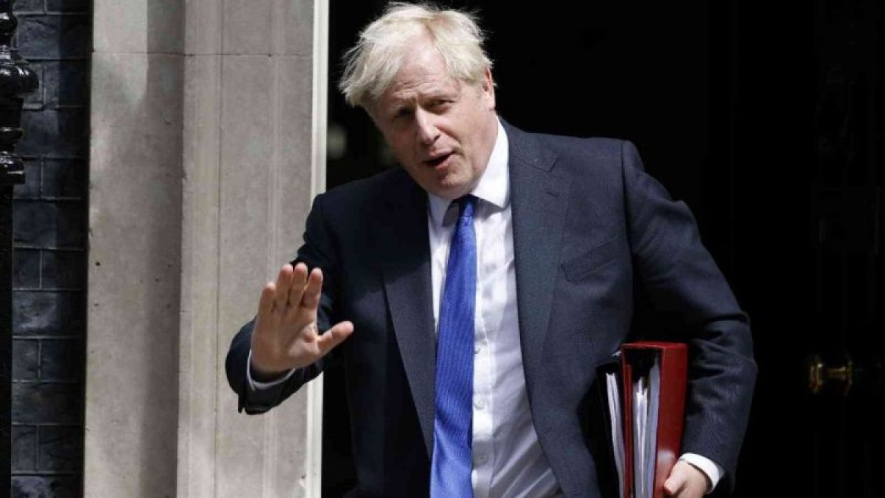 İngiltere Başbakanı Boris Johnson parti liderliğinden istifa ediyor