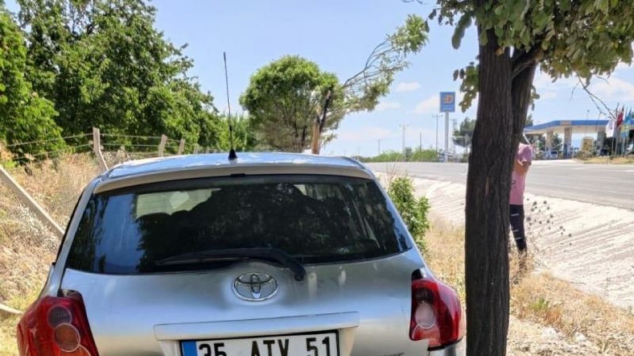 Gaziantep Şehitkamil Hastanesi'nde doktor olarak görev yapan İsmail Yenen yönetimindeki otomobil kontrolden çıkınca ağaca çarptı. 4 yaralı var