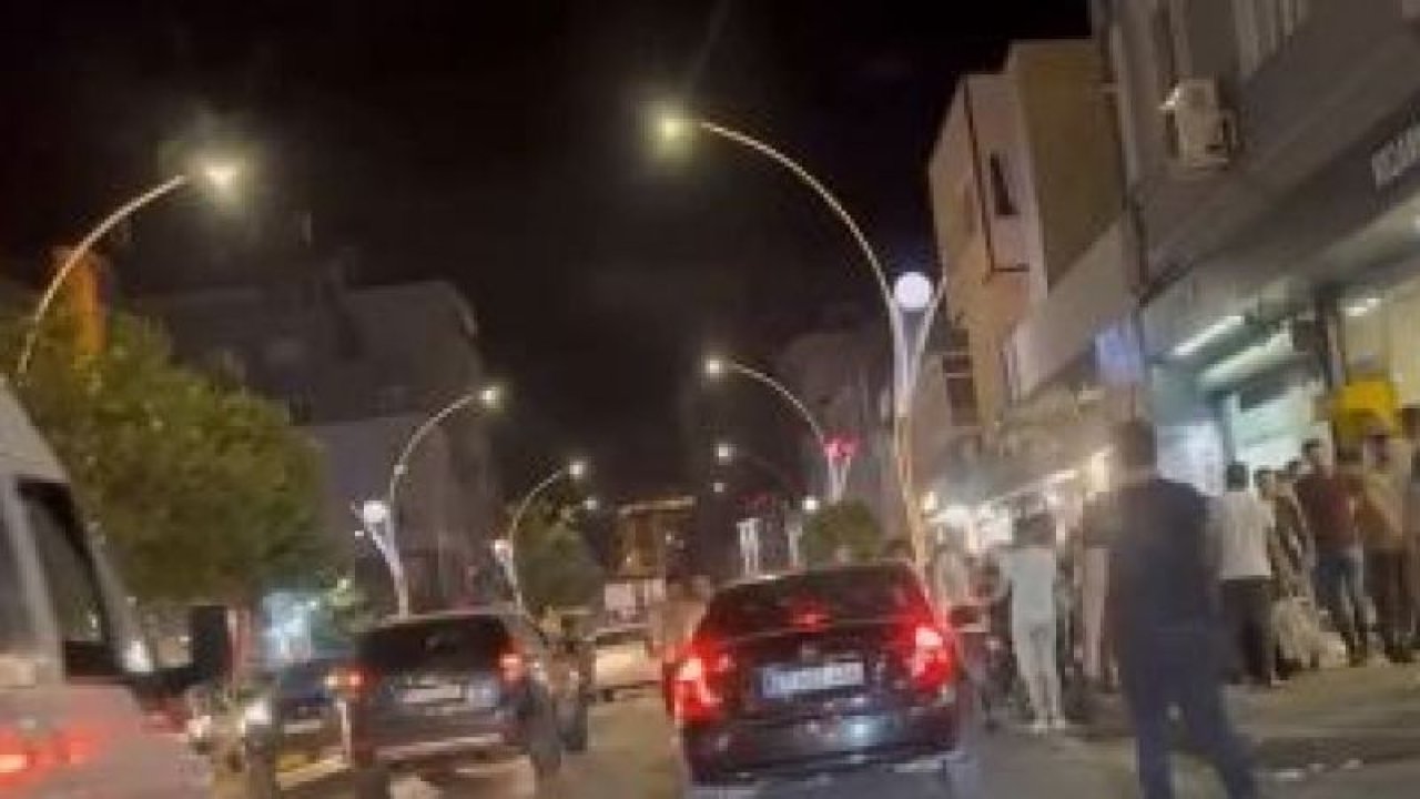 Gaziantep'te Bu Cadde'de SADECE SURİYELİLER VAR! Burası Gaziantep değil, sanki Suriye’nin başkenti Şam! Suriyeliler’in çılgın alışverişleride hayretlere düşürdü...TIKLA İZLE