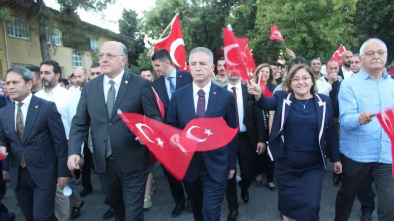 Gaziantep’te ’15 Temmuz’ coşkusu kortej yürüyüşü ile başladı ve devam ediyor