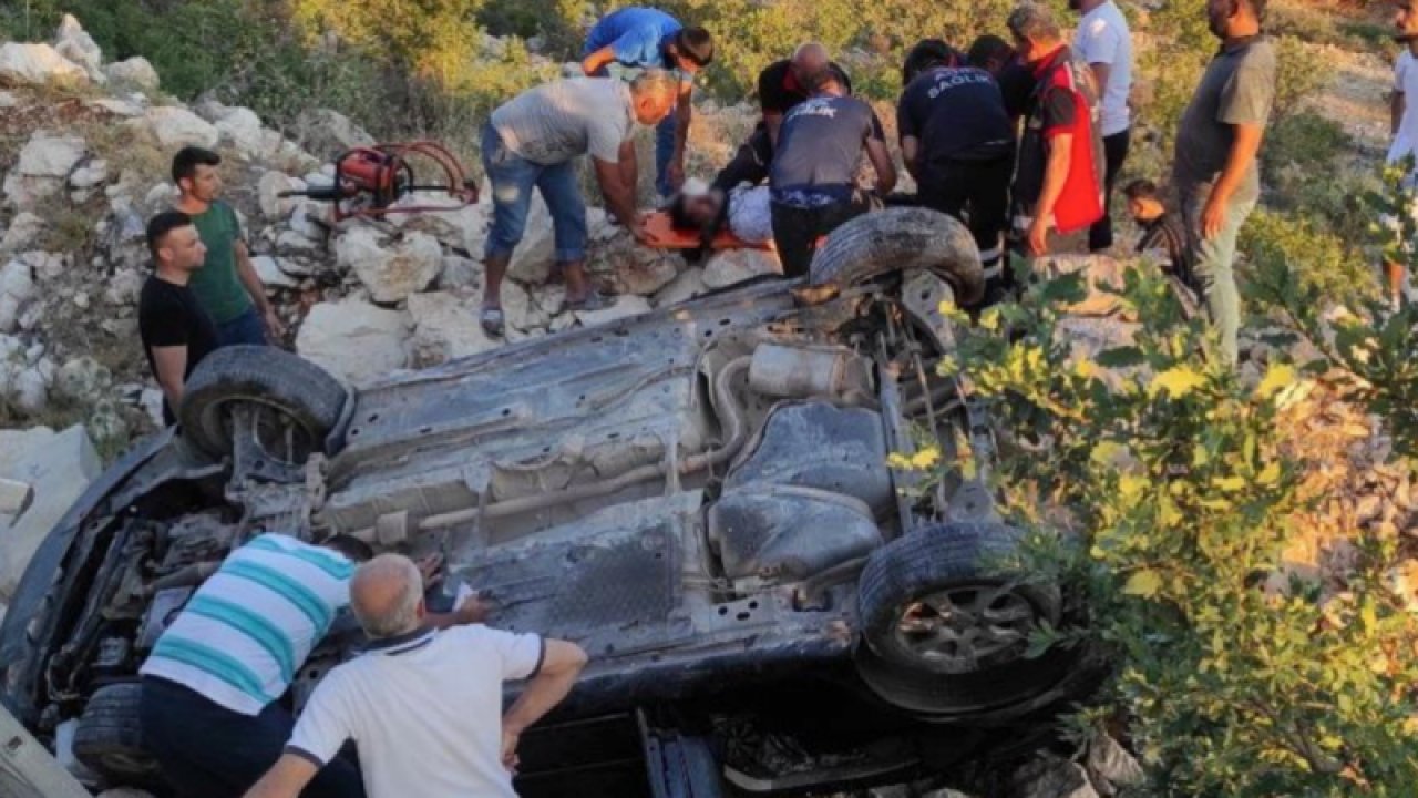 Son Dakika: Adıyaman-Gaziantep karayolunda trafik kazası!  2 ölü, 6 yaralı... Video Haber