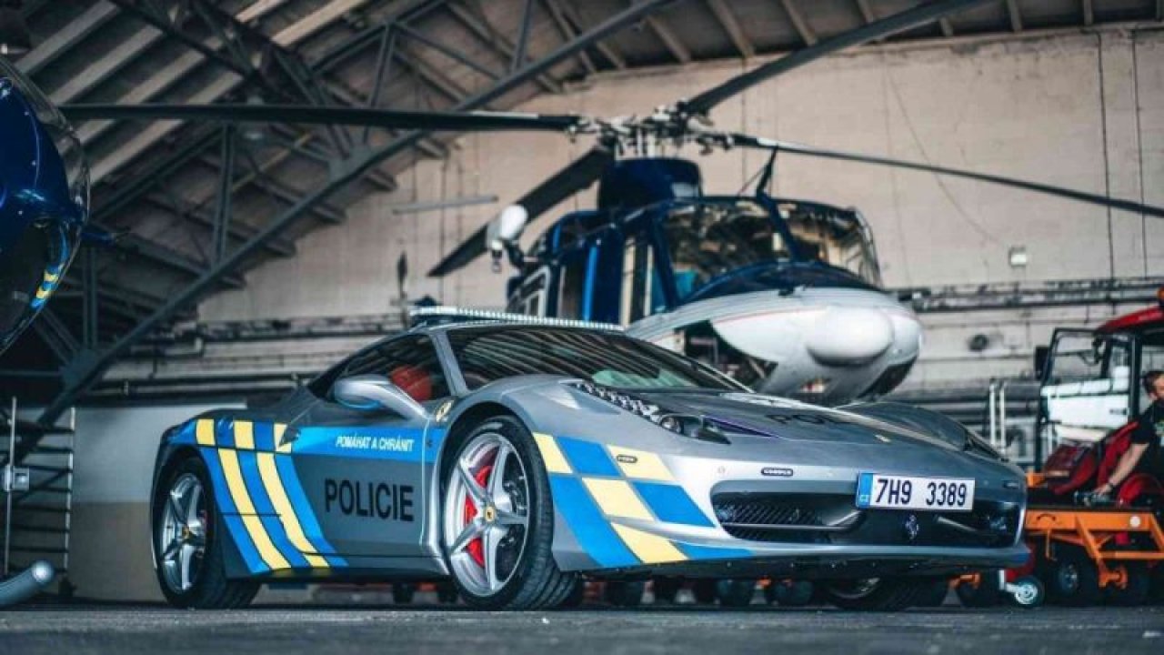 El konulan Ferrari polis filosuna katıldı