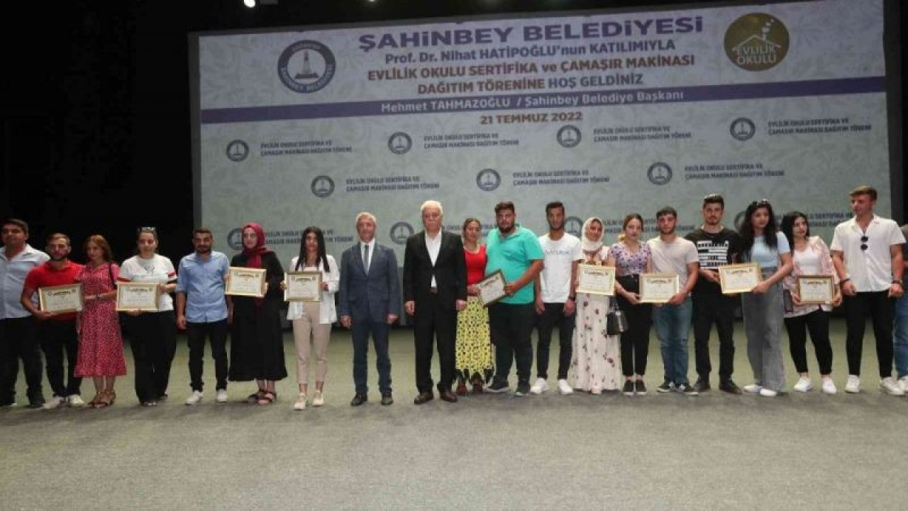 Şahinbey'in evlilik okulunda Nihat Hatipoğlu çiftlere evliliğin önemi ile ilgili bilgiler verdi