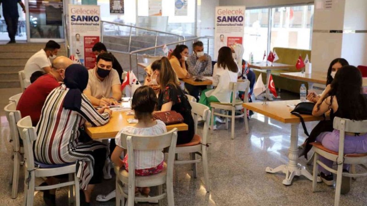 Gaziantep'te SANKO ÜNİVERSİTESİ tercih rekoruna koşuyor! SANKO Üniversitesi tercih döneminde yoğun ilgi görüyor...