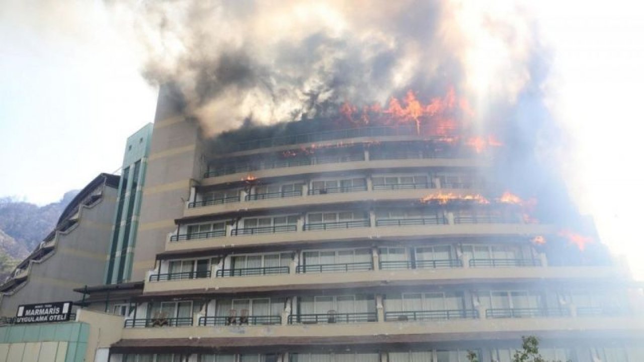 Marmariste Orman Yangınında Dehşet Anları! Marmaris Uygulama Oteli alevlere teslim oldu...Helikopterler Söndürmek İçin Binalara Su Bıraktı...Video Haber