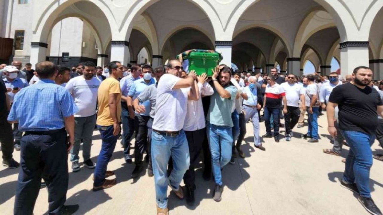 Gaziantep'te Ağdağ ailesinin anne acısı...Gaziantep Özel ANKA Hastanesi Genel Müdür Yardımcısı Yaşar Ağdağ, Felis Halı Yönetim Kurulu Başkanı Mehmet Akdağ ve İsmet Akdağ anneleri Fikret Bastay gözyaşlarıyla defnedildi.